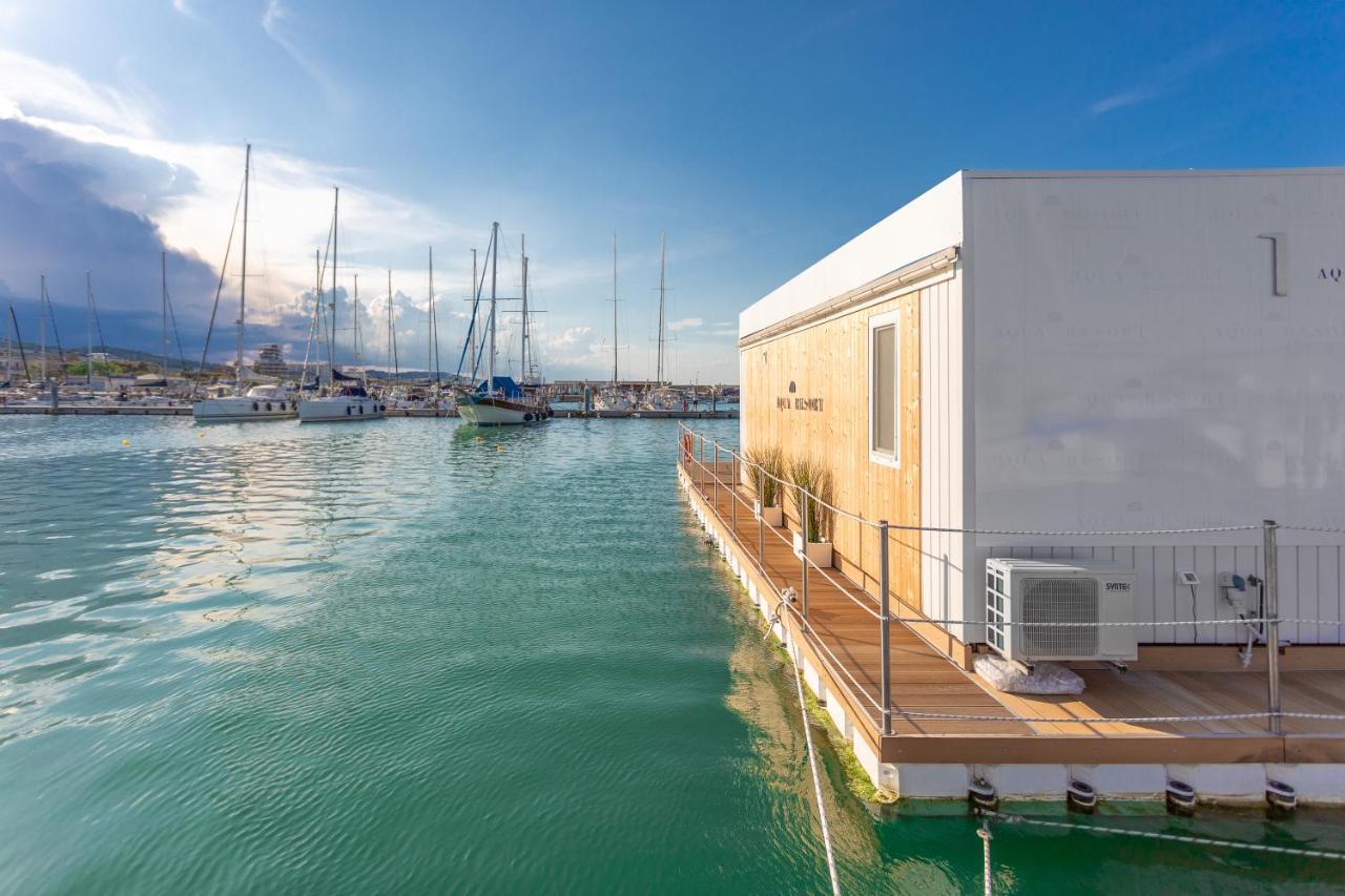 Aqua Resort Giulianova - Houseboat Experience Exterior photo